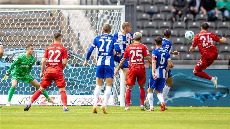 Gechter-Schock überschattet Fortuna-Sieg in Berlin Kownacki reagiert schneller als die Hertha-Verteidiger.