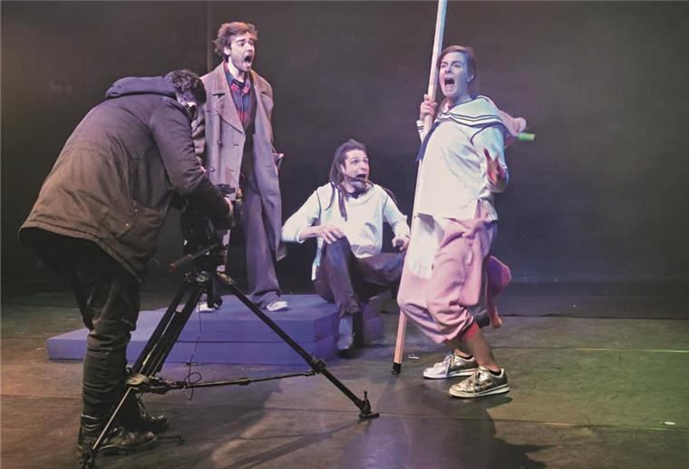 Bremerhaven: JUB! lädt zu Onlinetheater ein Kreativ: Das JUB!-Ensemble hat Spaß bei den Dreharbeiten zu „Die Abenteuer des Odysseus“.