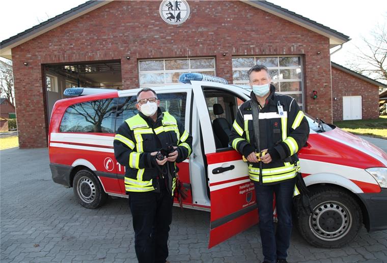 Feuerwehr schlägt Alarm: Schnell impfen und üben Kreisbrandmeister Kai Palait und Abschnittsleiter Thomas Ringshauser setzen sich dafür ein, dass die Mitglieder der Feuerwehr wieder üben dürfen. Und möglichst schnell geimpft werden. Foto. Gehrke