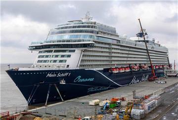 Die Mein Schiff 1 liegt in einem Hafen. TUI Cruises warnt davor, bestimmte Kleidung in einigen Ländern zu tragen.