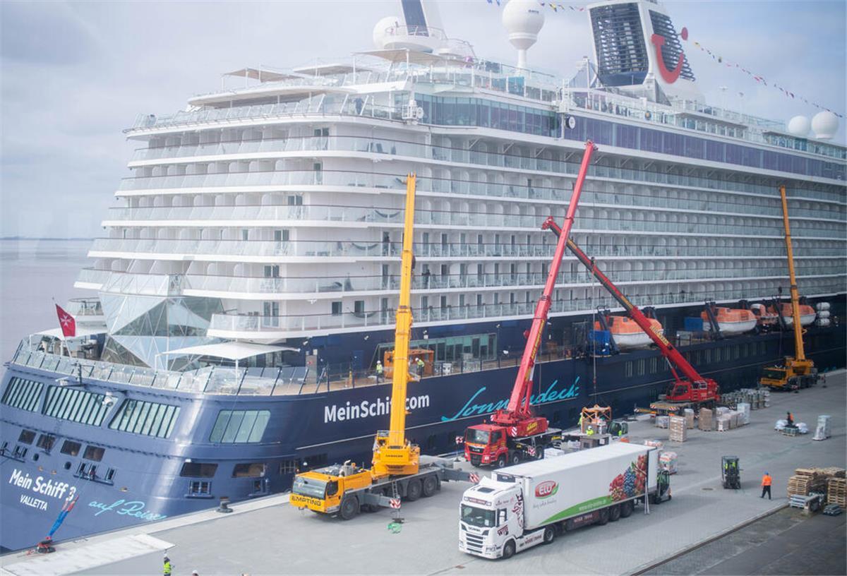 Die Mein Schiff 3 liegt in Bremerhaven. Im November kommt das Kreuzfahrtschiff wieder in die Seestadt.