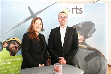Kristin Schmidt und Nils Kühn freuen sich über die neue Niederlassung in Bremerhaven.