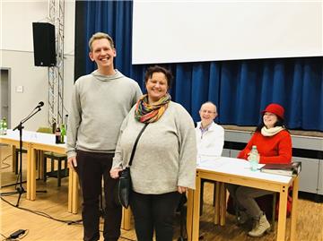 Kristoffer Begatik (links) und Silvia Voß (daneben) verstärken das Leher Sprecherteam mit Claus Ude (sitzend). Monika Brockmann zieht sich aus der Sprecherfunktion aus privaten Gründen zurück. Foto Schwan