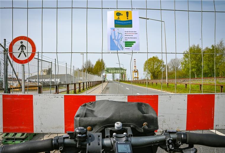Weserradweg: Radfahrer bei Umleitung vergessen Kritik gibt‘s vom ADFC: Die provisorischen Hinweisschilder für Radfahrer seien zu klein.