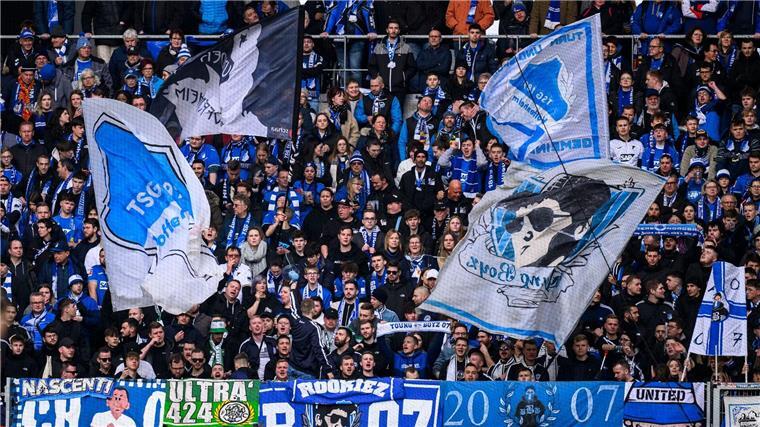Hoffenheim fürchtet Proteste der eigenen Fans gegen Hopp Kritisieren die Vereinspolitik: Hoffenheimer Fans