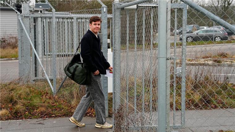 Kronprinz Christian tritt Wehrdienst an Kronprinz Christian an der Kaserne.