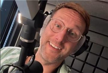 Kommentator Simon Beeck