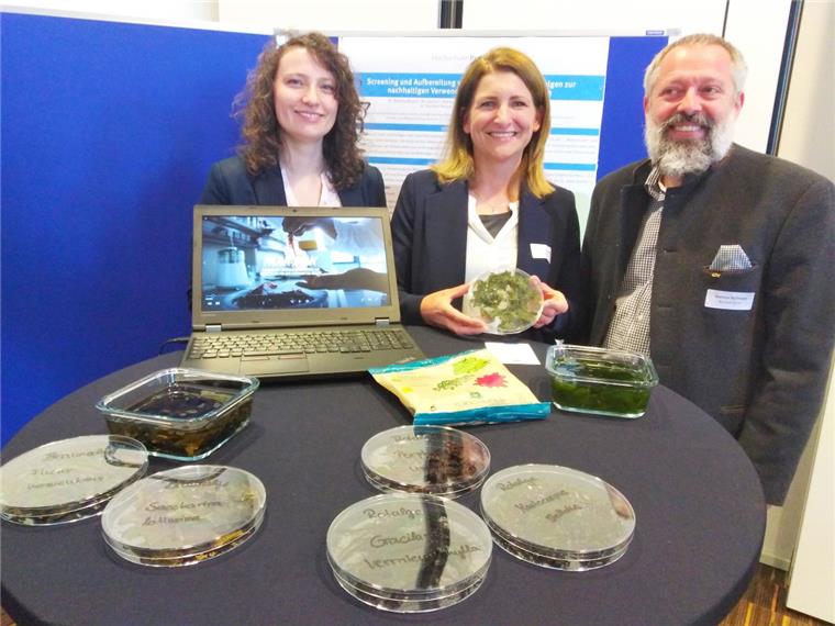 Hochschule Bremerhaven erforscht Fischverpackung aus Algen Kümmern sich um das Verpackungsprojekt aus Algen „MakPak“ (von links): Dr. Ramona Bosse, Prof. Dr. Frederike Reimold (beide Hochschule Bremerhaven) und Dietmar Hoffmann (Nordsee).