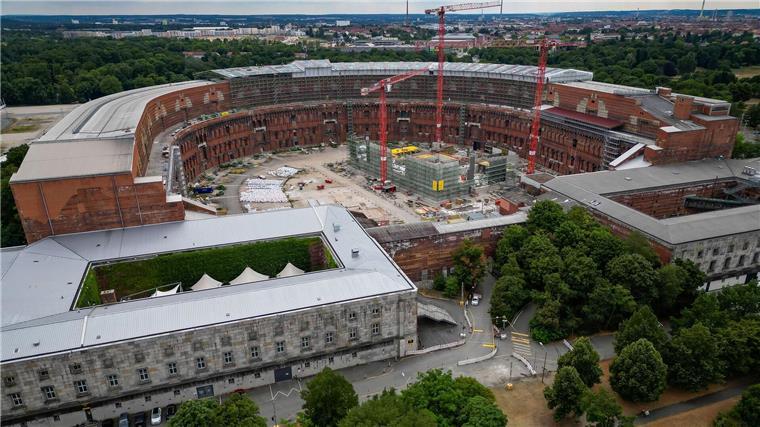 Kultur statt Größenwahn: Neues Opernhaus am Nazi-Bau wächst Künftig wird mehr als die Hälfte des hufeisenförmigen Baus mit Kultur belebt sein.