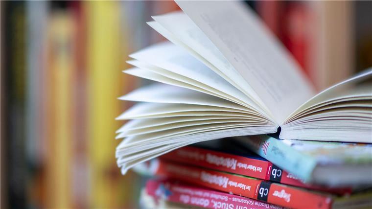 Künstliche Intelligenz als Co-Autor – kreative Hilfe oder kulturelle Bedrohung?
