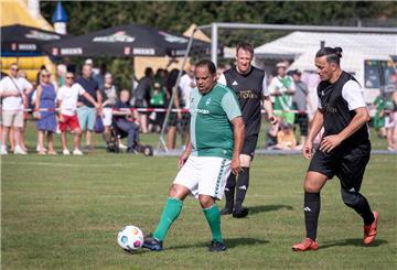„Kugelblitz“ Ailton war Publikumsliebling des Benefizkicks.
