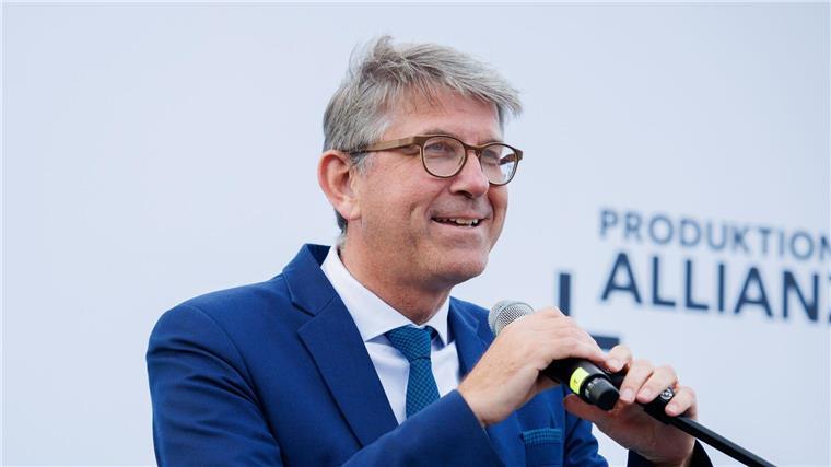 Kulturstaatsminister: Schmallippig beim Plattform-Soli Kulturstaatsminister Wolfram Weimer nannte in der Haushaltsdebatte seine Schwerpunkte - dazu gehört auch die Filmföderung in Deutschland. (Archivbild)