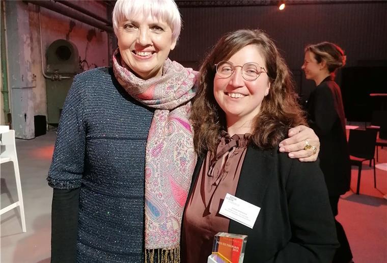 Deutsches Auswandererhaus erhält Kulturlichter-Preis 2021 Kulturstaatsministerin Claudia Roth gratulierte Museumspädagogin Astrid Bormann zum Preis des Publikums beim Deutschen Preis für kulturelle Bildung.