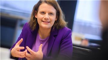 Kultusministerin Julia Willie Hamburg appelliert an die schwarz-rote Bundesregierung, den Digitalpakt II auf den Weg zu bringen. (Archivbild)
