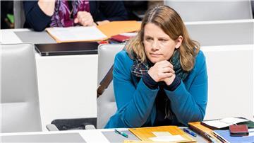 Kultusministerin Julia Willie Hamburg (Grüne) zeigt sich offen für bundesweite Regeln zur Handynutzung in Schulen. (Archivfoto)