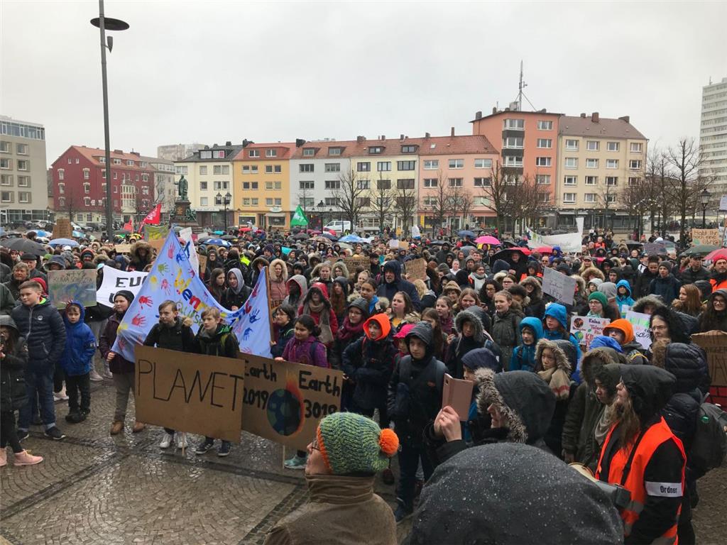 Kundgebung auf dem Theodor-Heuss-Platz. - Foto: Hartmann