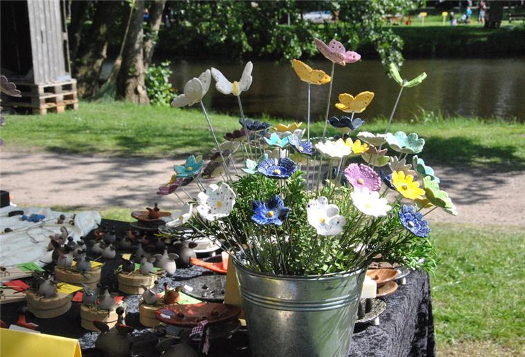 Sittensen: Heute bunte Kulturmeile und verkaufsoffener Sonntag Kunsthandwerk für Haus und Garten kann heute in Sittensen erworben werden.