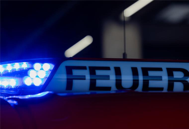 Küchenbrand in Köhlen: Kind musste vom Rettungsdienst versorgt werden Kunststoffgegenstände haben in der Küche Feuer gefangen.