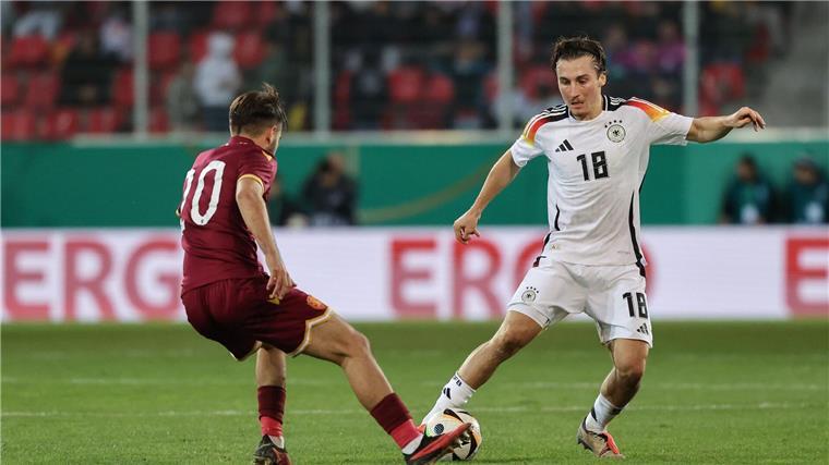 „Geiles Gefühl“: U21 reist als Gruppensieger zur EM Kurbelte das Spiel immer wieder an: Rocco Reitz (r).