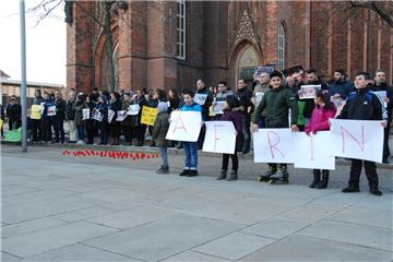 Kurden und Syrer demonstrierten am Dienstagnachmittag vor der großen Kirche gegen Erdogans Militäroffensive in Afrin.