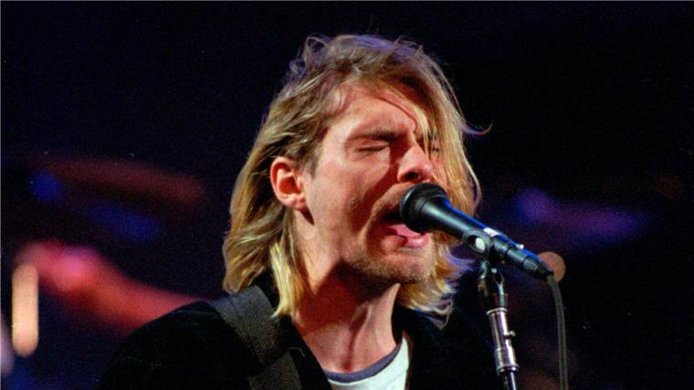 Nirvana: Zum 30. Jubiläum legendäre Konzertaufnahmen Kurt Cobain, Sänger der US-amerikanischen Kult-Rockband Nirvana, bei einem Auftritt in Seattle (1993).