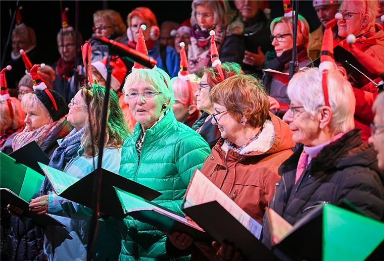 Chorvereinigung Concordia: 170 Jahre Gesang und kein Fest Kurz bevor Corona ausbrach:der Concordia-Frauenchor 2019 beim Weihnachtssingen im Nordseestadion.