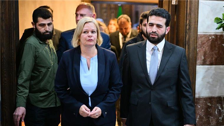 Innenministerkonferenz: Sicherheit im Zug und Abschiebungen Kurz vor dem Ende ihrer Amtszeit reiste die geschäftsführende Bundesinnenministerin, Nancy Faeser (SPD), zu einem Gespräch nach Damaskus, bei dem es auch um Rückführungen ging.