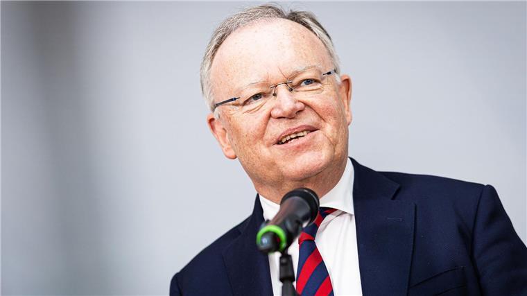 Weil: Patenschaften als Schlüssel zur Integration Kurz vor seinem Abschied aus der Staatskanzlei spricht Ministerpräsident Weil auf der Integrationskonferenz des Bündnisses „Niedersachsen packt an“. (Archivbild)