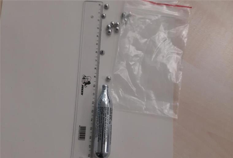 Jugendliche beschießen Lokführer mit Stahlkugeln Stahlkugeln