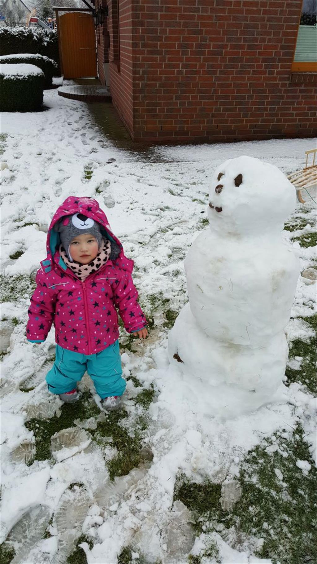 Kyara wird am Freitag 2 Jahre alt und genoss den Schnee sichtlich. Foto Schröder