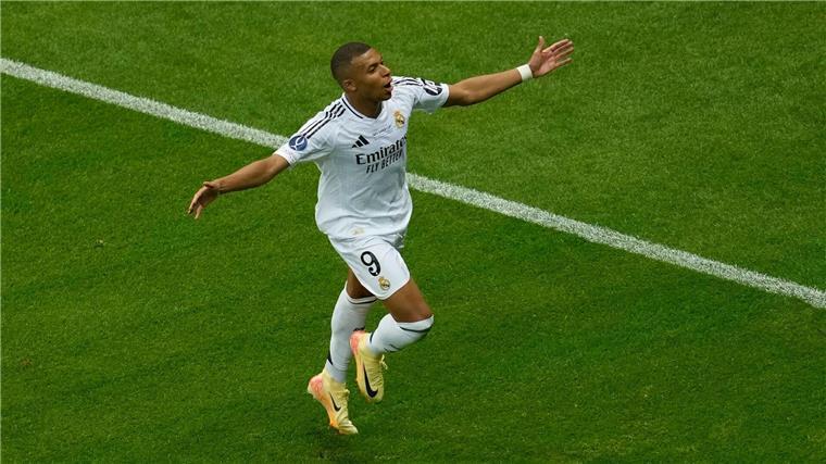 Kylian Mbappé hat mit Real Madrid seinen ersten Titel gewonnen.