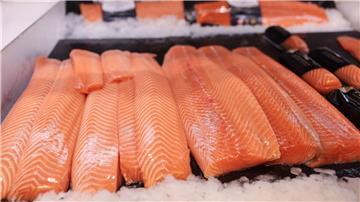 Lachs war auch 2024 der beliebteste Fisch der Deutschen. (Archivbild) 