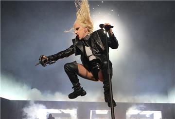 Lady Gaga performt zum Auftakt ihrer Welttournee «The Chromatica Ball». Zu dem ausverkauftem Konzert in der Merkur Spiel-Arena reisten Zehntausende Fans an.
