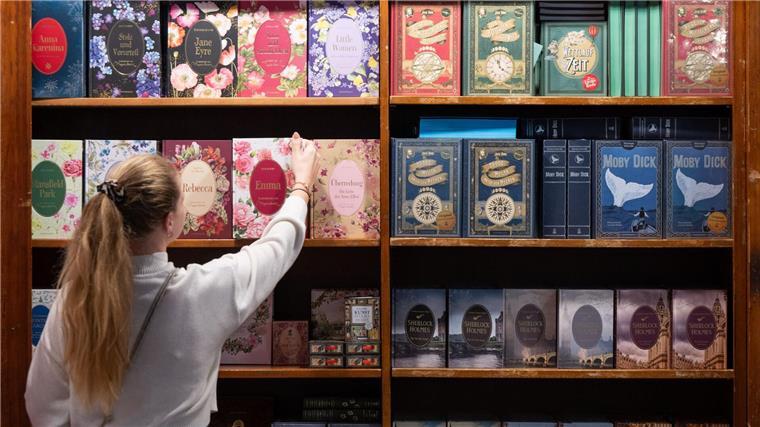Romantik und Fantasy auf Booktok beliebt Längst ist Booktok ein Wirtschaftsfaktor. (Archivbild)