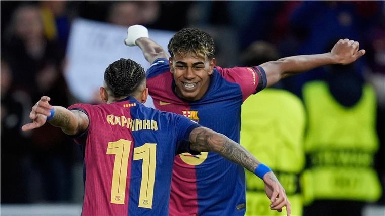 Mithalten gegen die Barcelona-Stars Lamine Yamal (hinten) und Raphinha gehören zu den Stars vom FC Barcelona.