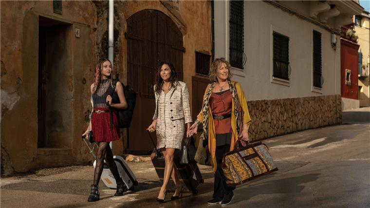 Streaming-Tipps: Reality, Mode-Zirkus und Polit-Ränke „Land of Women“ mit Victoria Bazúa, Eva Longoria und Carmen Maura.