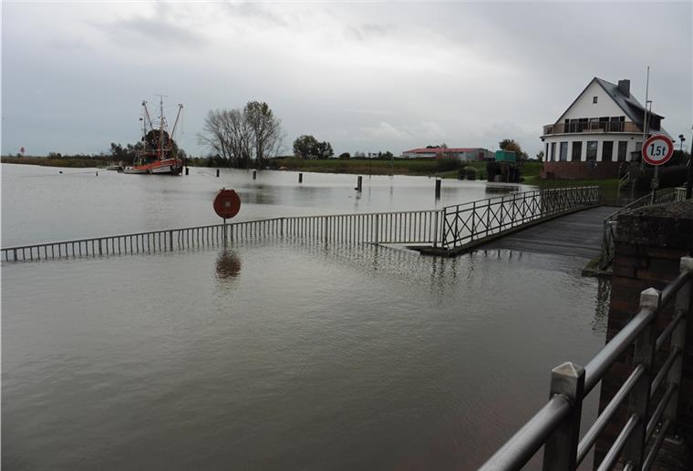 Die Wesermarsch kommt beim Sturm glimpflich davon Land unter am Donnerstagnachmittag im Großensieler Hafen.