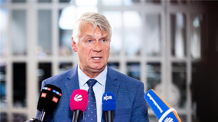 Landespolizeipräsident Brockmann schilderte im Landtag bislang unbekannte Details zum Verhalten des Friedland-Verdächtigen. (Archivbild)