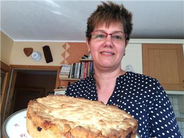 Landfrau Agnes Dahl darf stolz auf sich sein. Auch dieser Apfelkuchen ist ihr gelungen.
