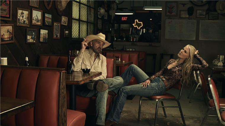 Sechs Streamingtipps: Lars Eidinger gibt dem Affen Zucker „Landman“ (Ali Larter, Billy Bob Thornton).