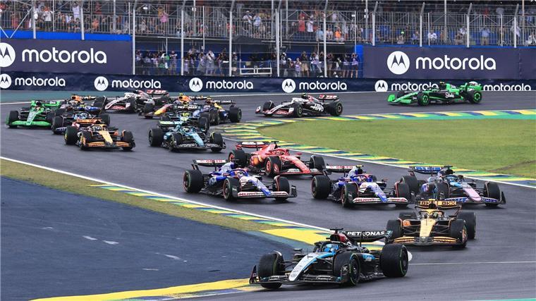 Verstappen-Triumph im Regen-Chaos - „In einer eigenen Welt“ Lando Norris kann einmal mehr seine Pole nicht verteidigen auf den ersten Metern.