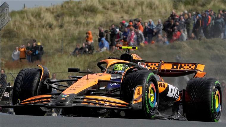 Hülkenberg rutscht in Reifenstapel - Russell mit Topzeit Lando Norris sichert sich die erste Bestzeit.