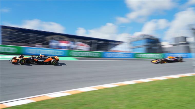 Verstappens Schadensbegrenzung: Norris erteilt Dünen-Lektion Lando Norris weist Max Verstappen in die Schranken.