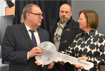 Landrat Thorsten Krüger, Schulleiterin Isabelle Grüninger, Architekt Gunnar Ramsfjell