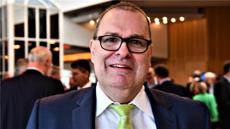 Kreistag Cuxhaven fordert: „Die Zahl der Wölfe muss reguliert werden“ Landrat Thorsten Krüger (SPD) stellt die Kreisverwaltung in der Spitze neu auf.