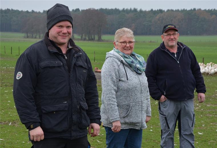So viele Weihnachtsgänse mästet ein Betrieb bei Zeven Landwirt Hans Heinrich Lüdemann, seine Frau Anne und Junior Stefan gehören zu den größten Gänsemästern in Deutschland.