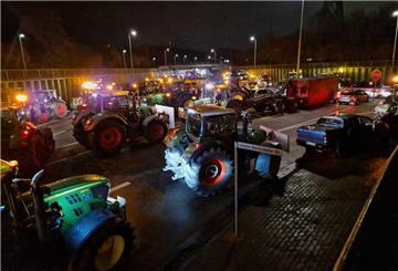 Landwirte blockierten am Freitagmorgen den Hafen in Bremerhaven.