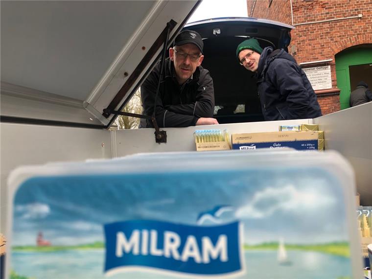 Landwirte kaufen Milram-Produkte bei Real auf Landwirte kaufen bei Real Milram-Produkte auf.