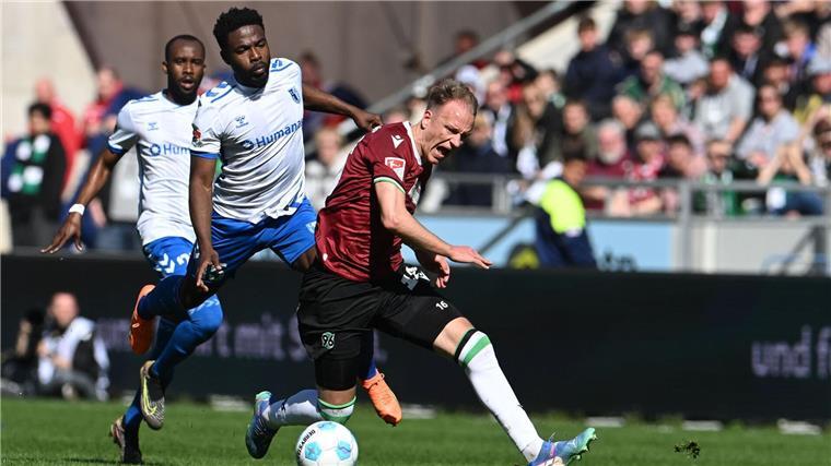 Kein Sieger im Verfolgerduell: Hannover und Magdeburg torlos Lange einer der auffälligsten Spieler: Hannovers Havard Nielsen (r)