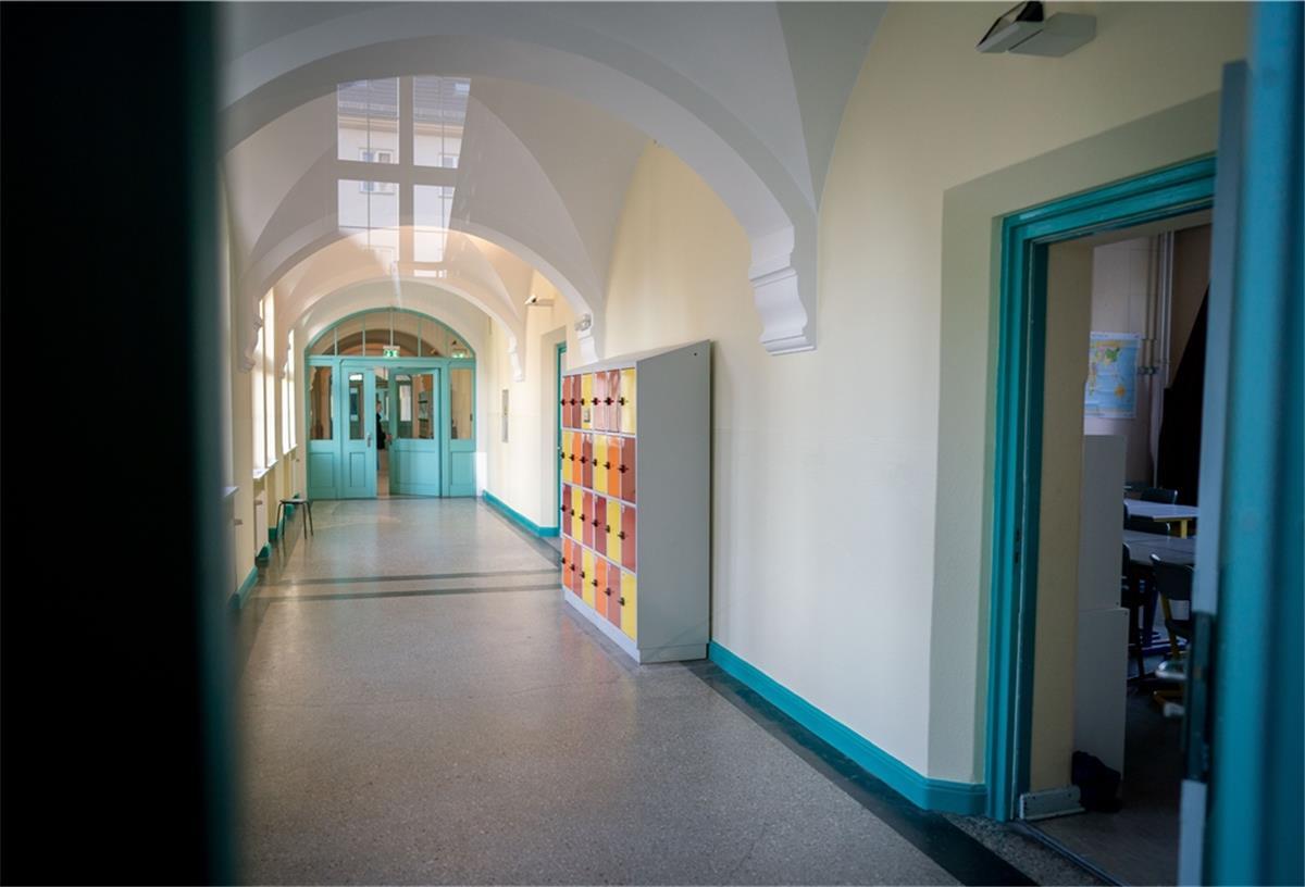 Langsam füllen sich die Flure der Schulen wieder. Auch in der Region kommen immer mehr Klassen zurück in die Gebäude. 